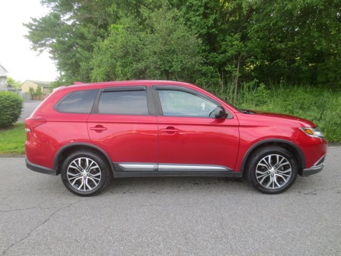 2018 Red /Black Mitsubishi Outlander ES (JA4AZ3A34JZ) with an 2.4L 4cyl engine, Automatic transmission, located at 270 US Route 6, Mahopac, NY, 10541, (845) 621-0895, 41.349022, -73.755280 - Photo#10